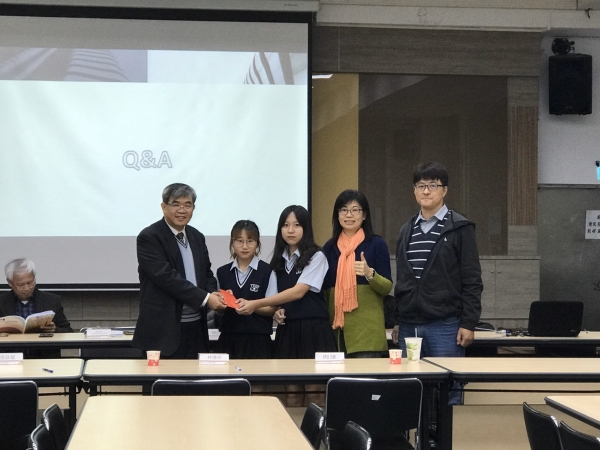 2年4班牟鑫妤同學及2年14班黃筠茹同學參加跨校小論文競賽榮獲特優成績的顯示圖片 2年4班牟鑫妤同學及2年14班黃筠茹同學參加跨校小論文競賽榮獲特優成績